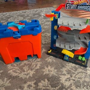 Stunt Garage Playset - Blue and Orange